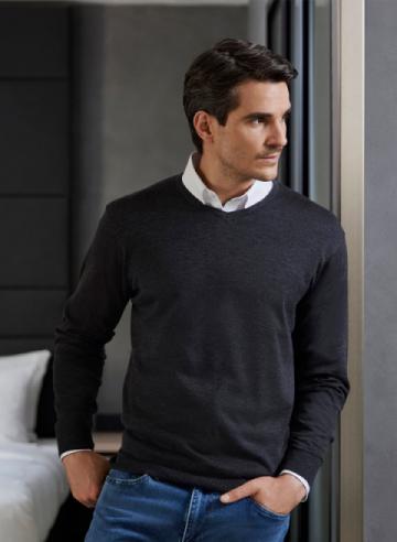 Russell V-Neck Knitted Sweater J710M