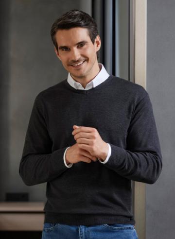 Russell V-Neck Knitted Sweater J710M Russell V-Neck Knitted Sweater J710M